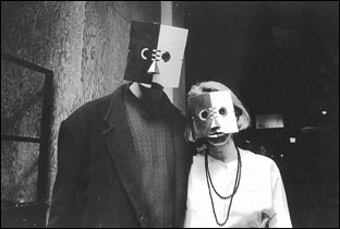 Photo: Masked couple