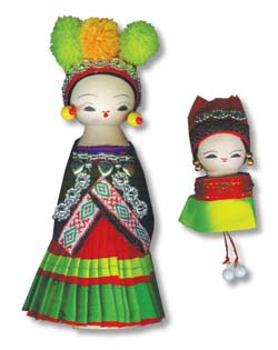 Chinese dolls in traditional costume