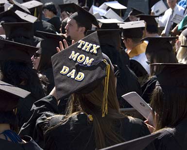Graduate's cap thanks her parents