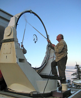 Charles Townes cleans an ISI mirror