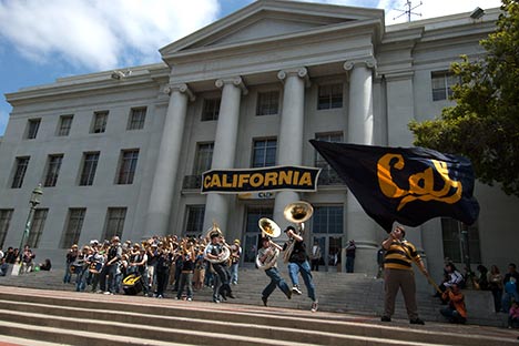 Cal Band players performing on steps of Sproul Hall